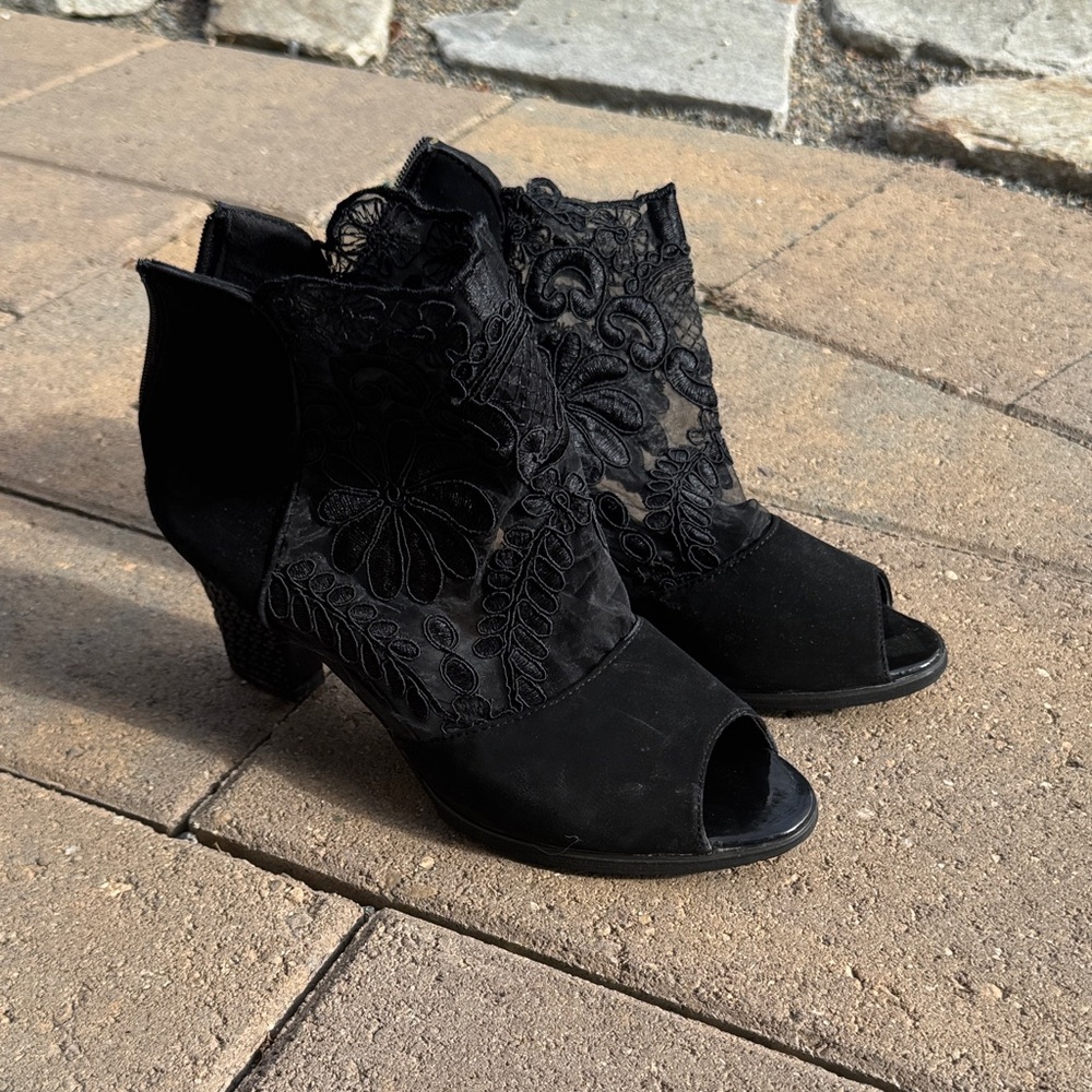 Elegant Black Lace Peep-Toe Ankle Boots